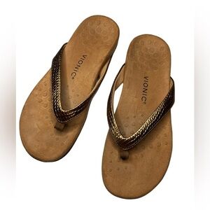 Vionic Bella Toe Post Sandal Gold Embossed womens size 10